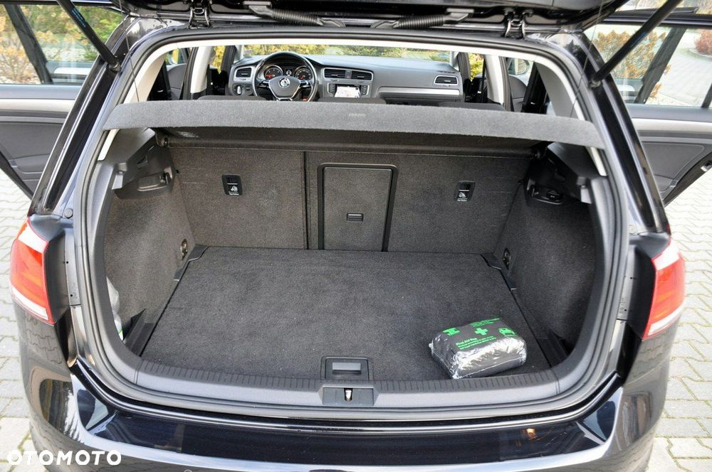 Volkswagen Golf - 37