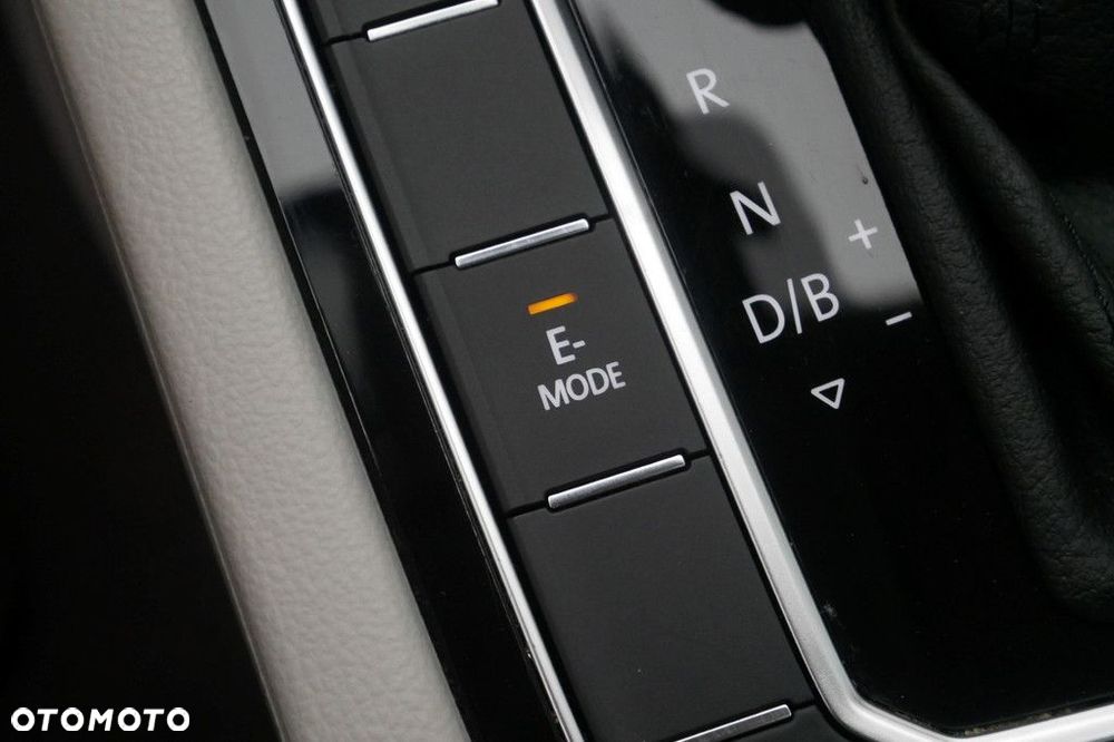 Volkswagen Passat Variant - 24