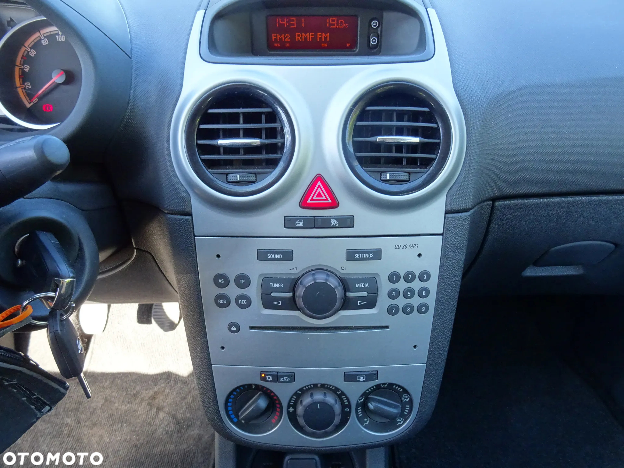 Opel Corsa 1.4 16V Satellite - 19