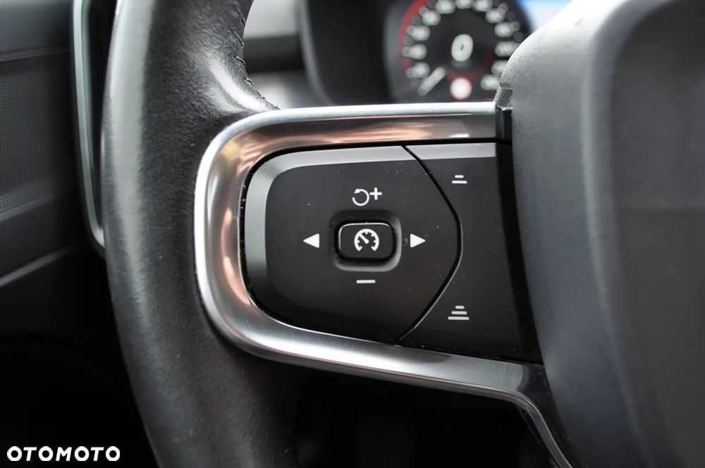 Volvo XC 40 T3 Momentum Pro - 29