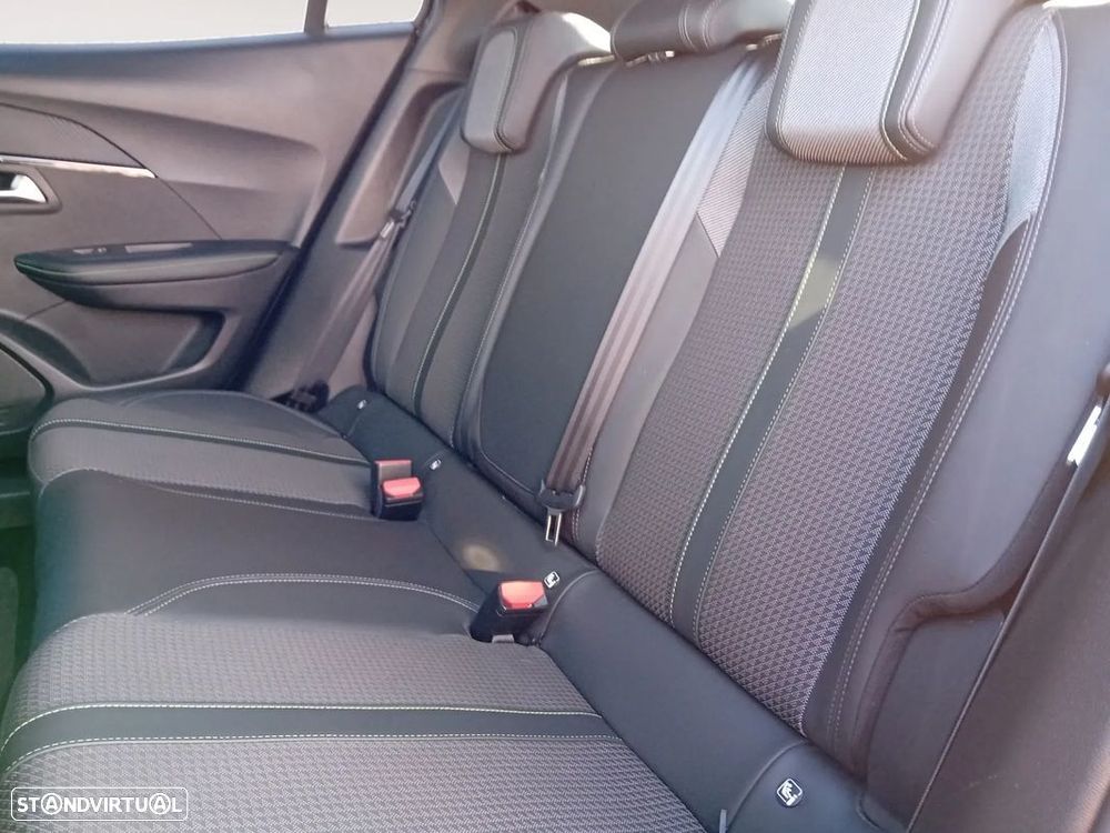 Peugeot 2008 1.2 PureTech Active EAT8 - 15