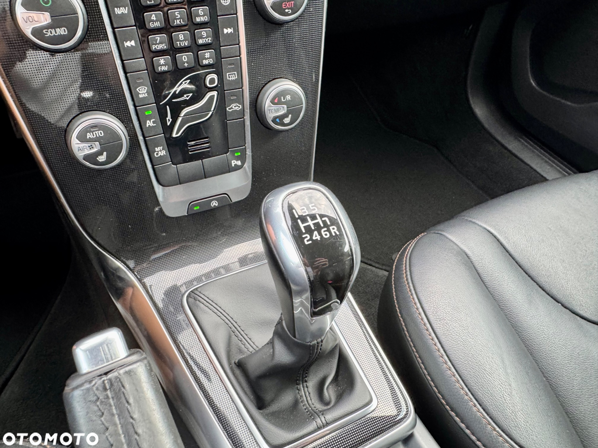 Volvo V40 Cross Country T3 Momentum - 23