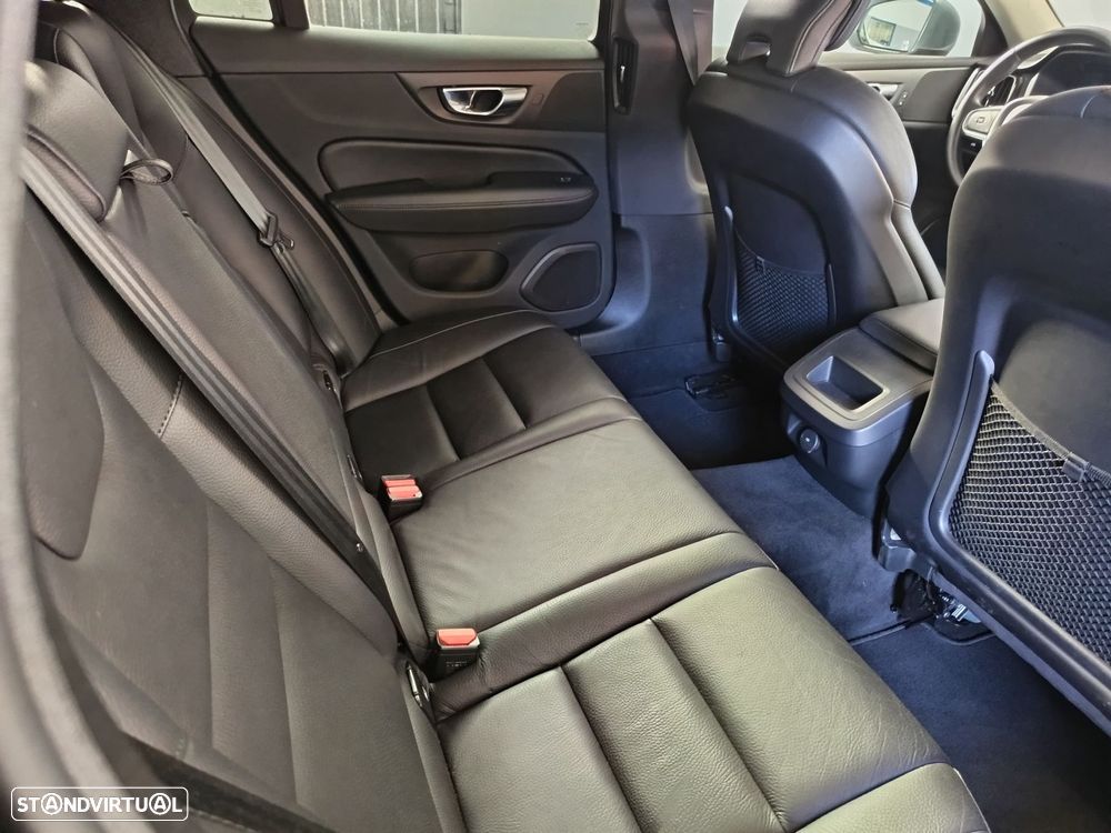 Volvo V60 2.0 B4 Momentum Plus Geartronic - 21