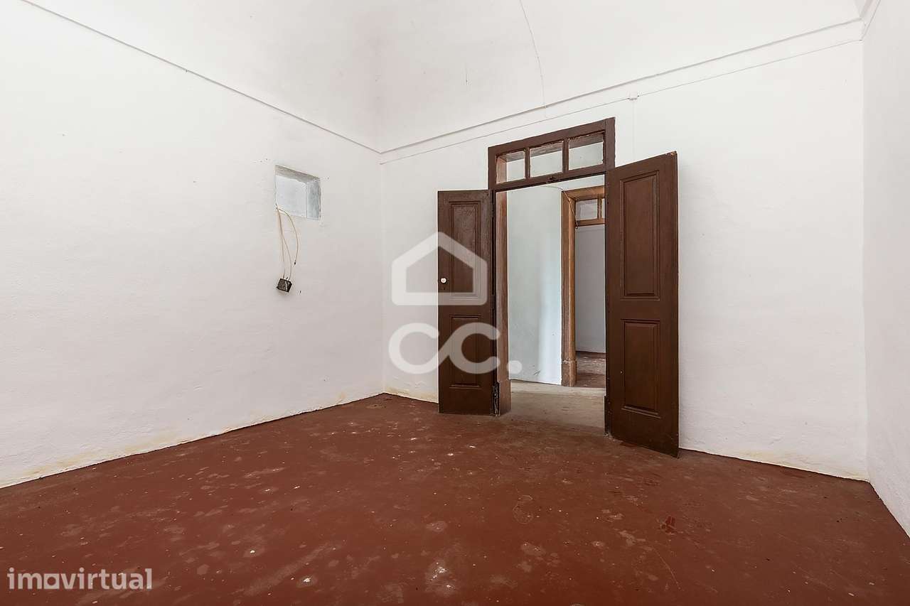 Moradia T4 por Recuperar c/ 175 m² de Zona Exterior | Aldeias de Monto - Grande imagem: 3/19