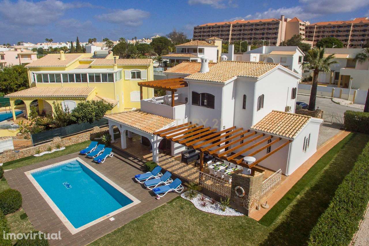 Moradia isolada com Vista Mar apenas a 200 metros da Praia da Galé - Grande imagem: 4/32