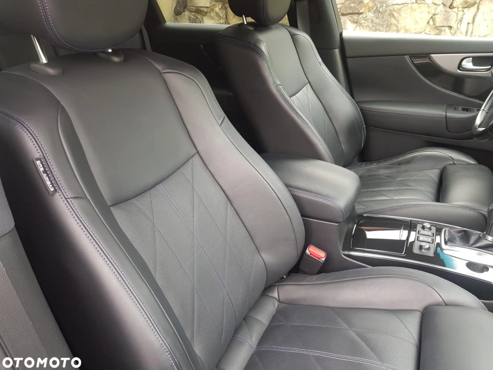 Infiniti QX70 - 17