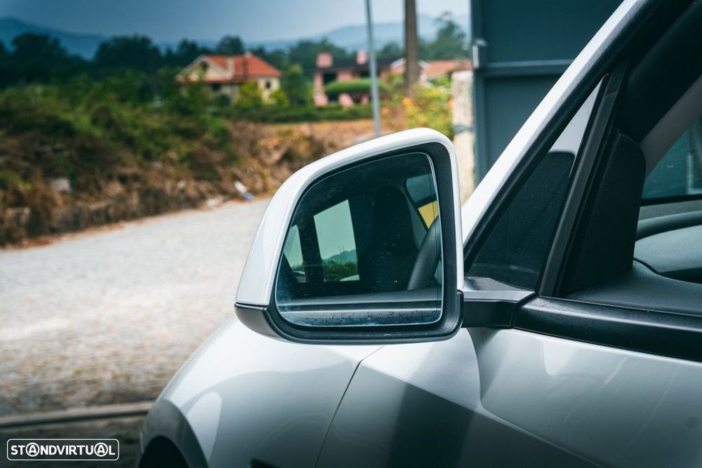 Tesla Model Y - 11