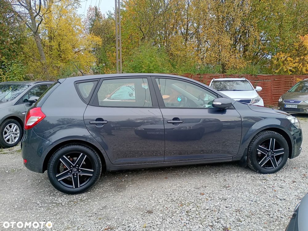 Kia Ceed - 15