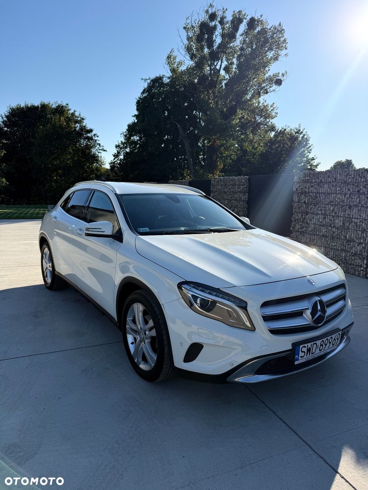 Mercedes-Benz GLA - 30
