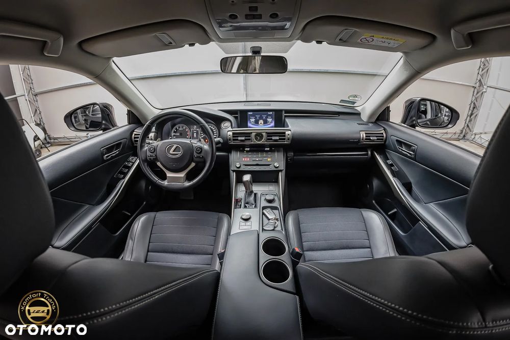 Lexus IS 200t Elite - 18