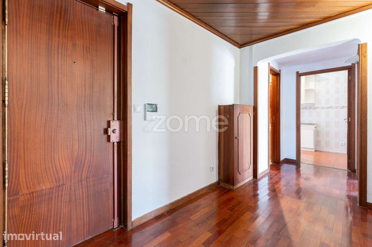 Apartamento T4 com varanda e garagem fechada, nas Antas. - Grande imagem: 4/55