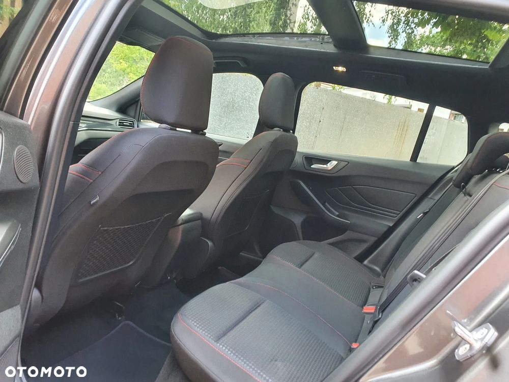 Ford Focus 1.5 EcoBlue Start-Stopp-System ST-LINE X - 14