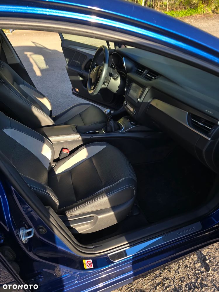 Toyota Avensis 1.8 Premium - 14