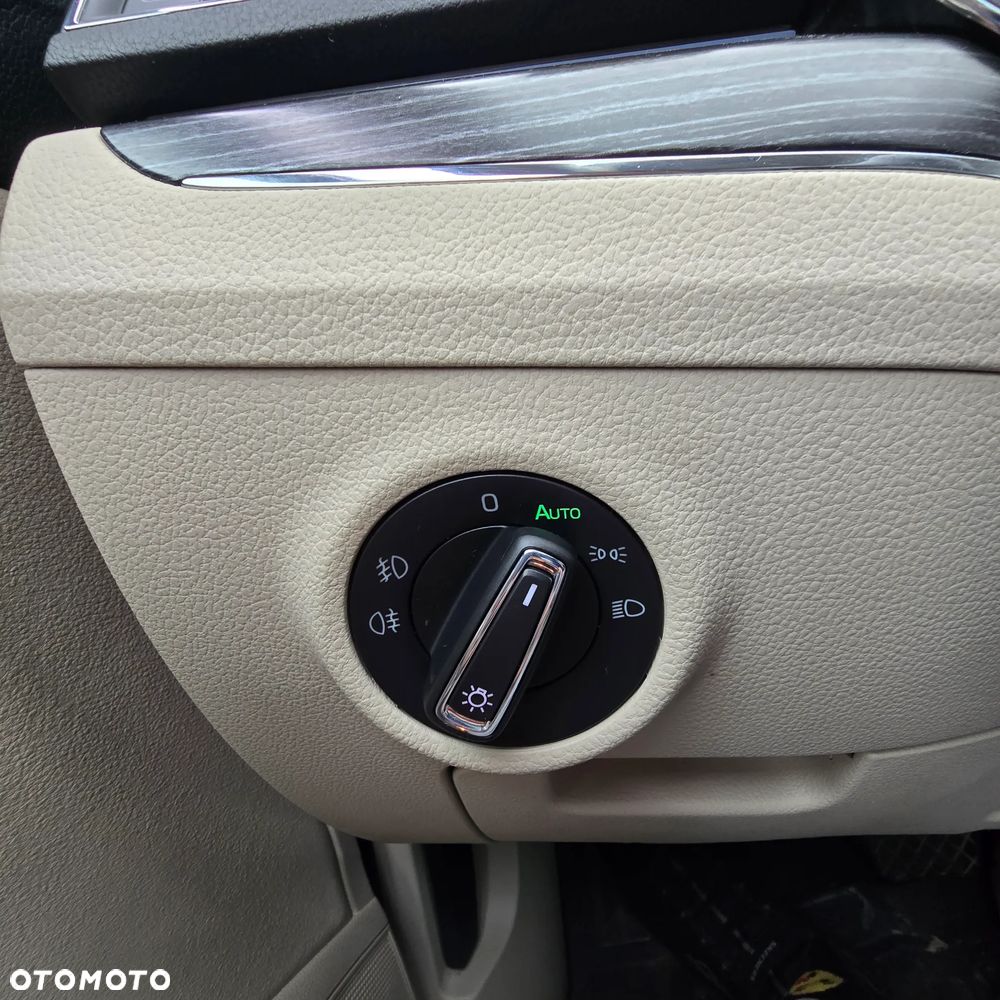 Skoda Superb 2.0 TDI SCR Style DSG - 25