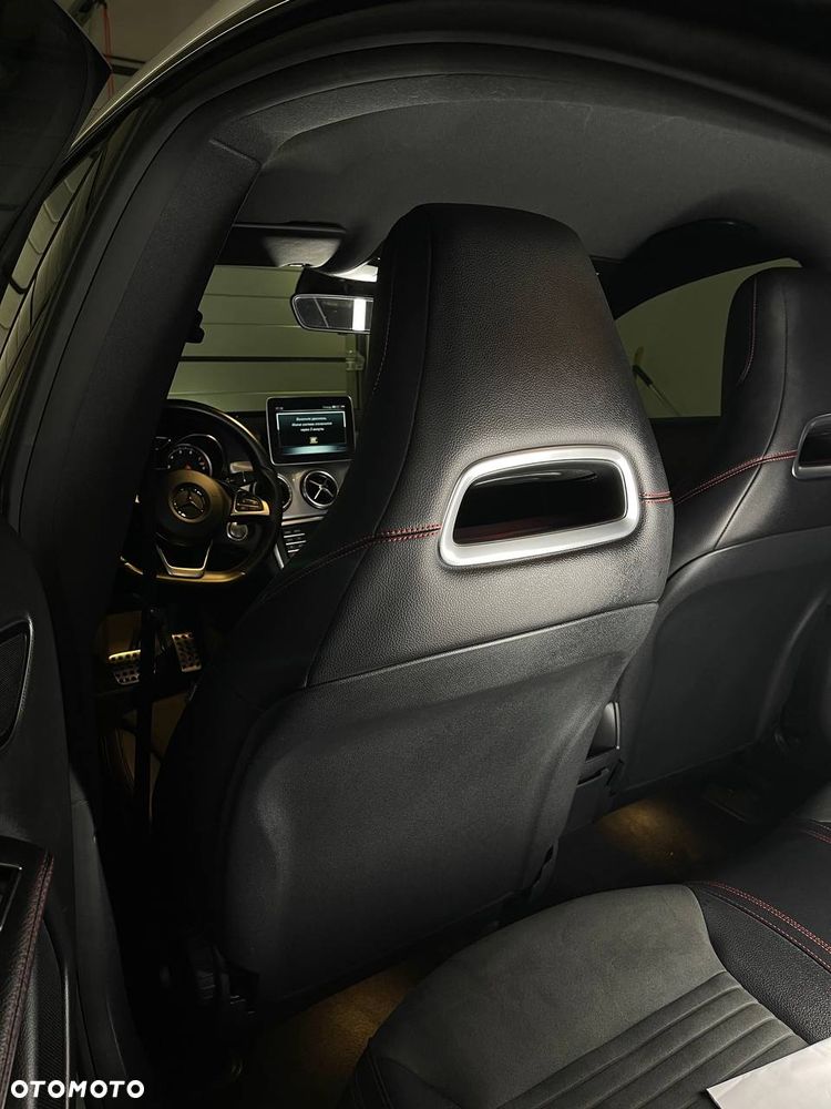 Mercedes-Benz CLA 220 4-Matic AMG Line - 11