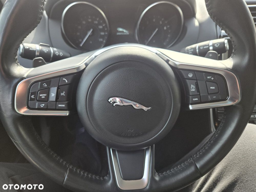 Jaguar XE P250 R-Dynamic Black - 15