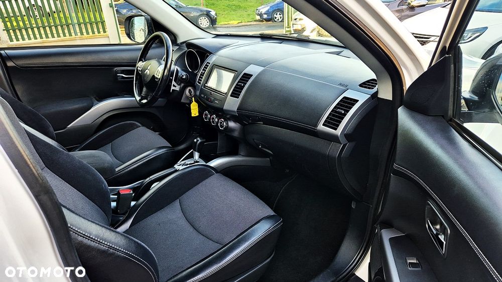 Mitsubishi Outlander 2.0 Intense + NAVI 2WD EU5 CVT - 32