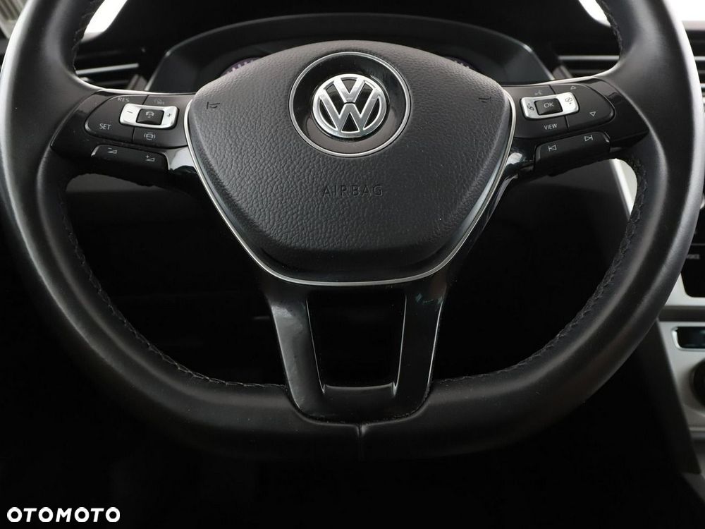 Volkswagen Passat - 22