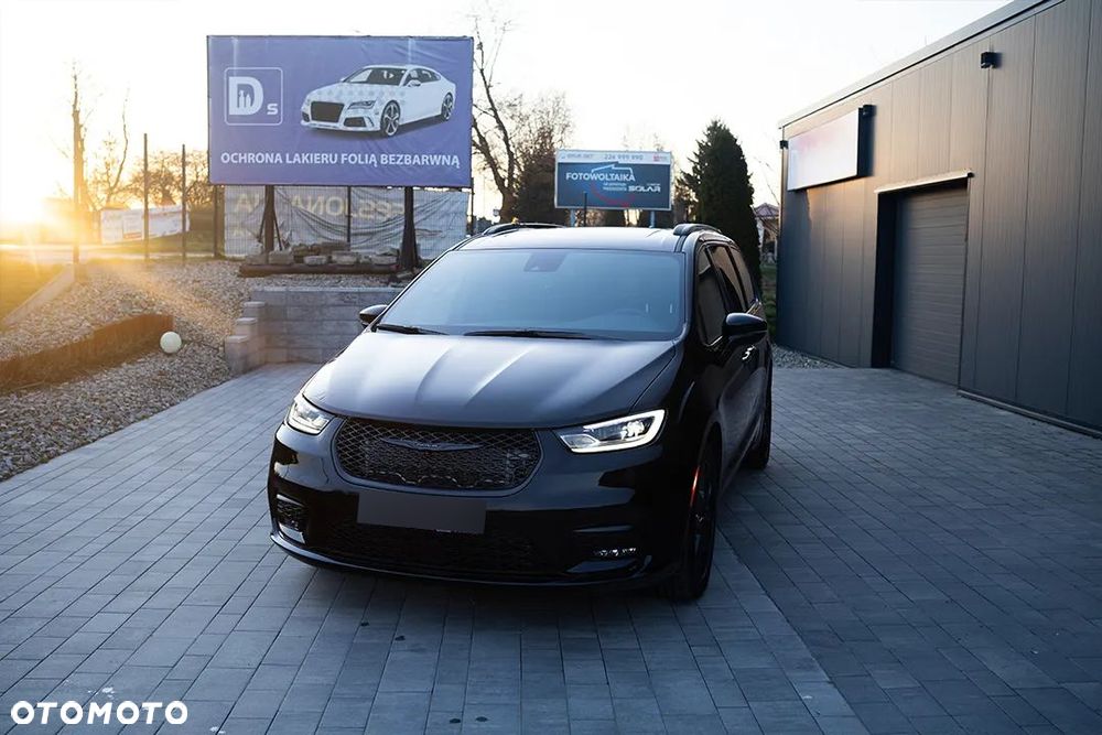 Chrysler Pacifica - 2