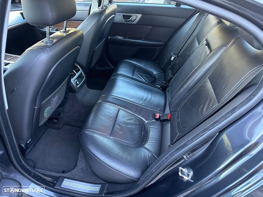 Jaguar XF 2.2 D Premium Luxury - 22