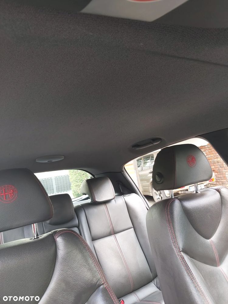 Alfa Romeo 147 1.9 JTD 16V Progress - 21