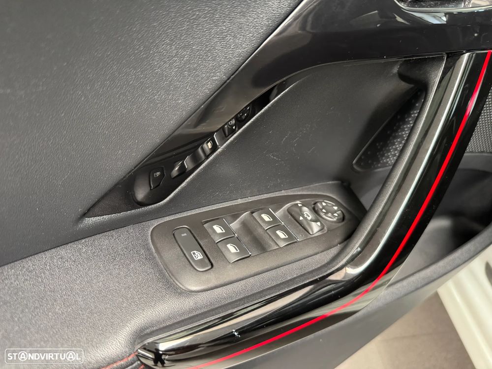 Peugeot 208 - 12