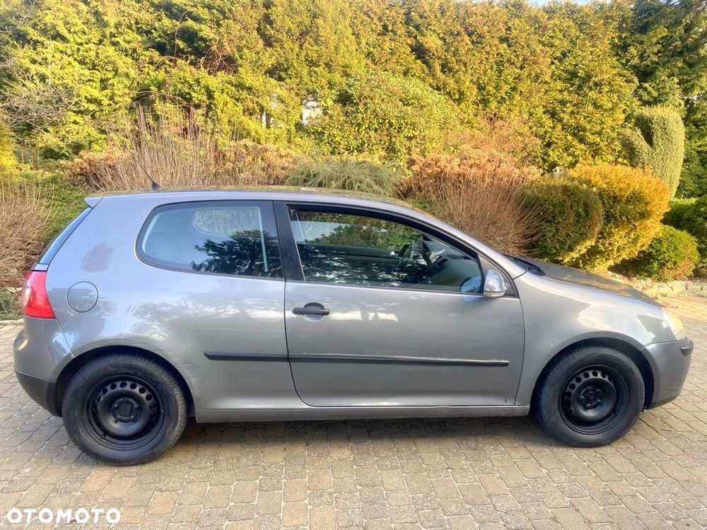 Volkswagen Golf 1.9 TDI Trendline DSG - 22