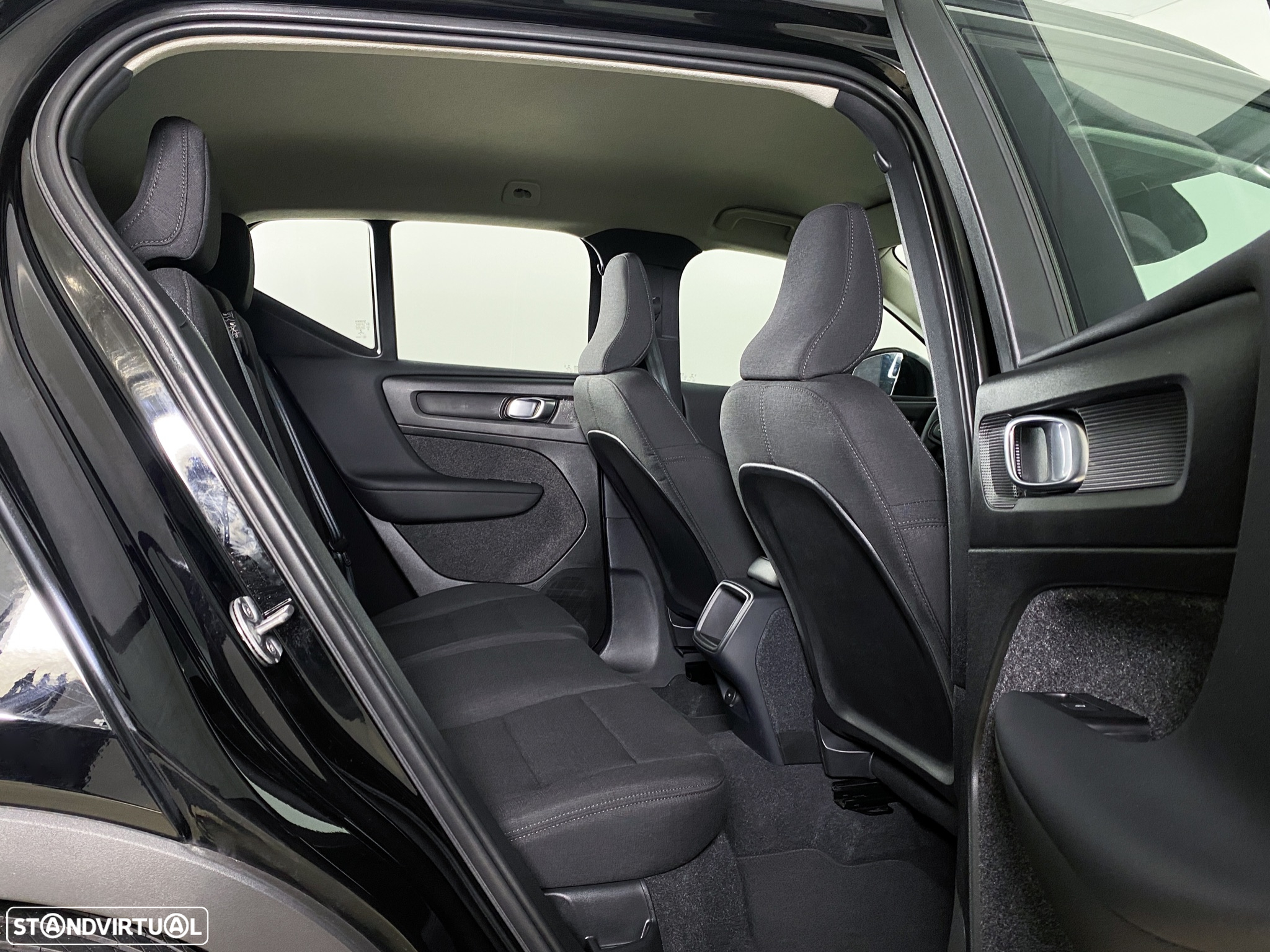 Volvo XC 40 1.5 T2 Momentum Core Geartronic - 19