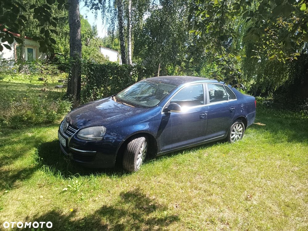 Volkswagen Jetta - 4