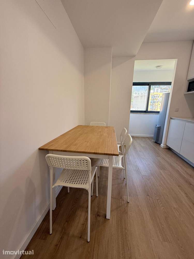 Quarto para arrendamento, mobilados em zona da Fernão Magalhães - Grande imagem: 3/3