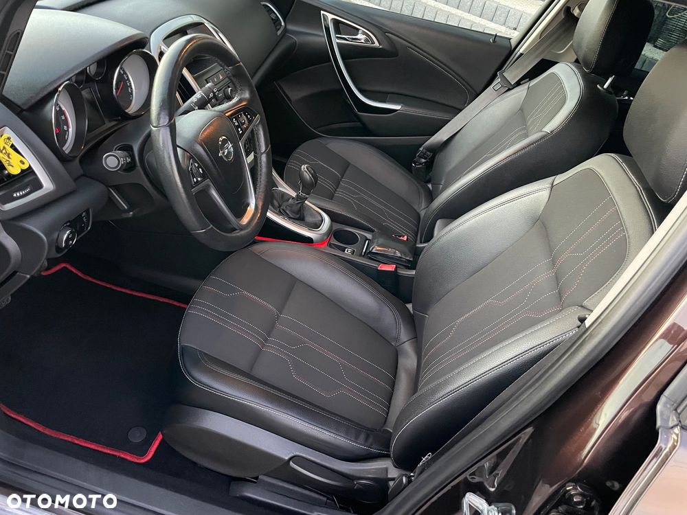 Opel Astra IV 1.4 T Cosmo EU6 - 5
