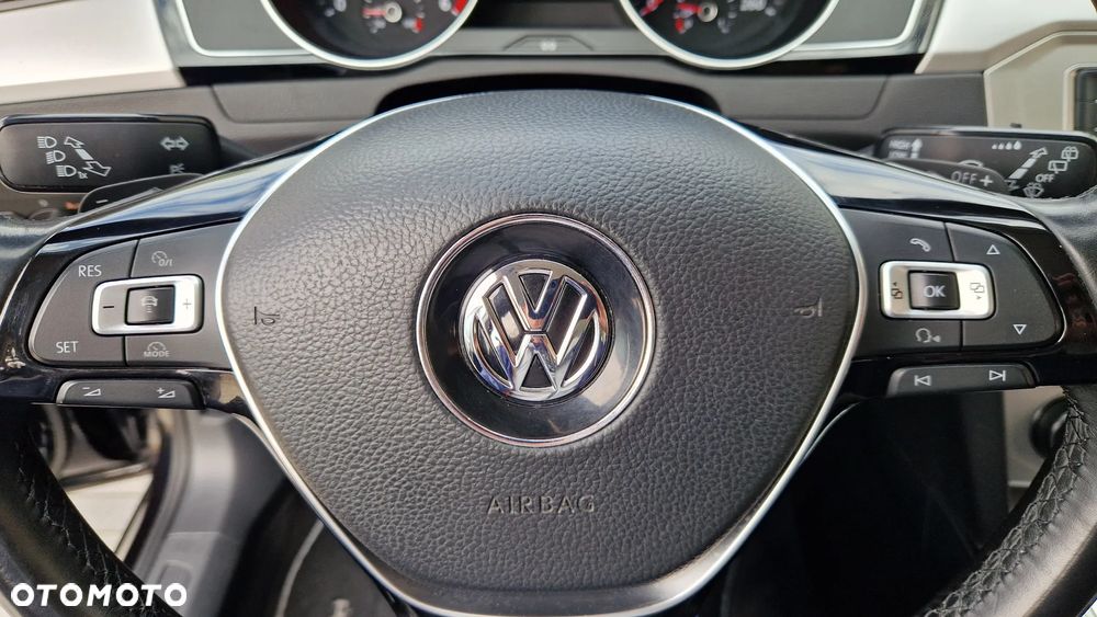 Volkswagen Passat - 27