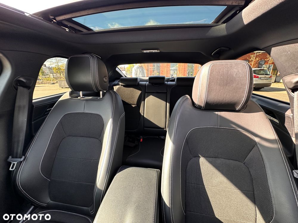 Jaguar XE 20d R-Sport - 22