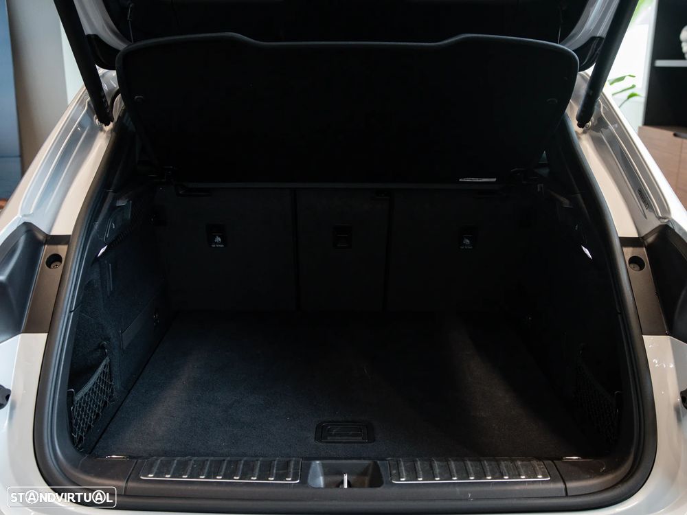 Porsche Macan Electric 4 - 20