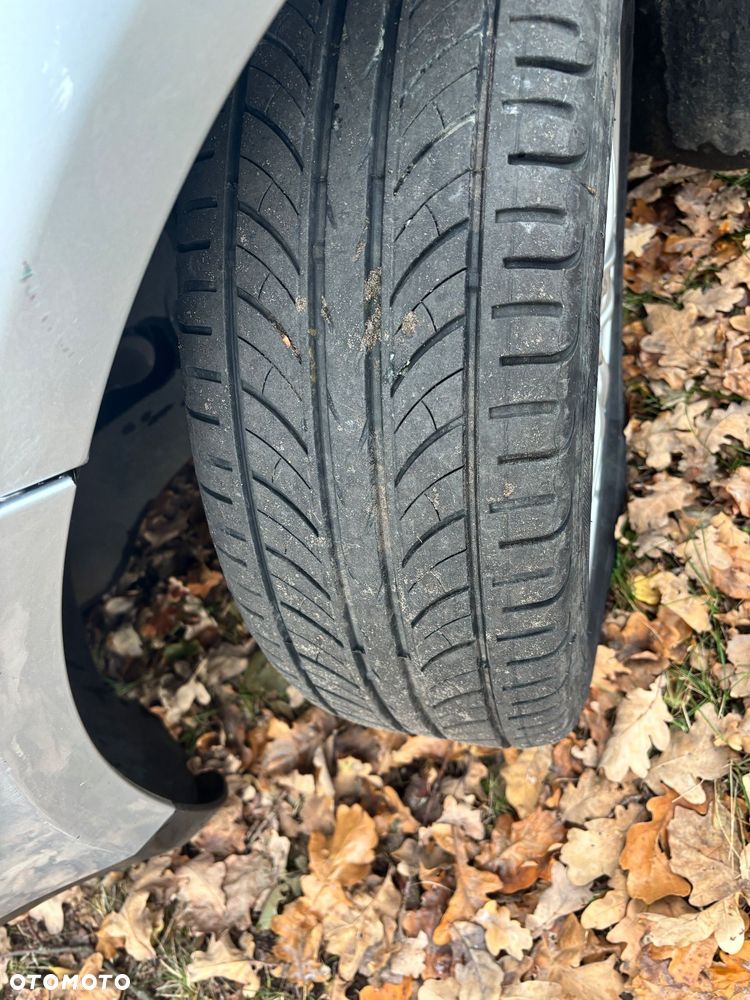 Volkswagen Touran 1.9 TDI Highline - 7