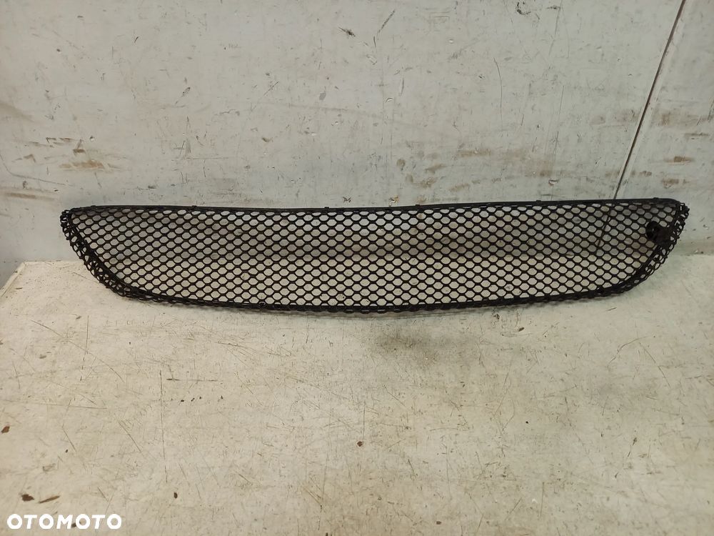 Mercedes CLK A W 209 AMG Kratka siatka srodkowa zaslepka w zderzak - 1