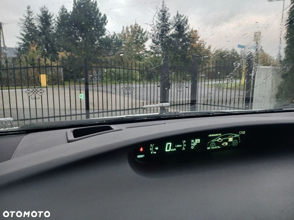 Toyota Prius (Hybrid) Executive - 29