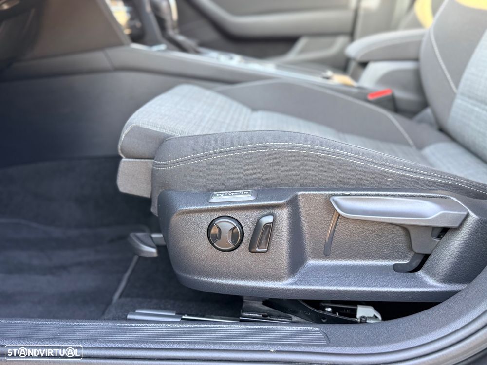 VW Passat Variant 2.0 TDi Business DSG - 18