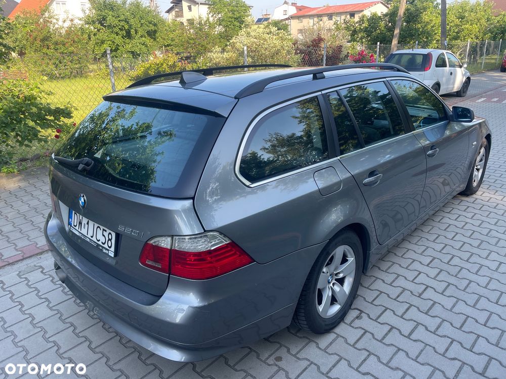 BMW Seria 5 520i - 4
