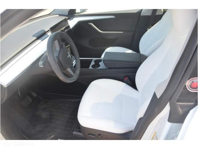 Tesla Y Long Range RWD - 12