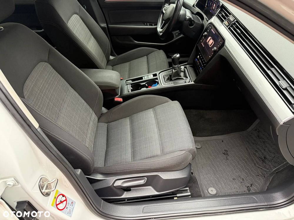 Volkswagen Passat 2.0 TDI EVO Business - 19