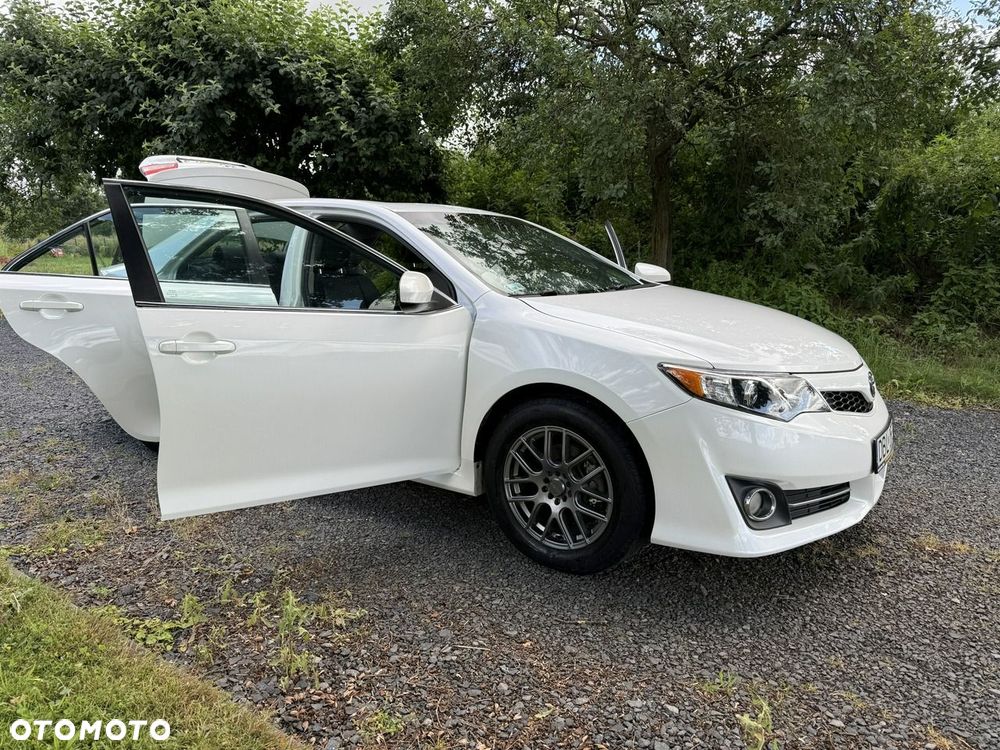 Toyota Camry - 34