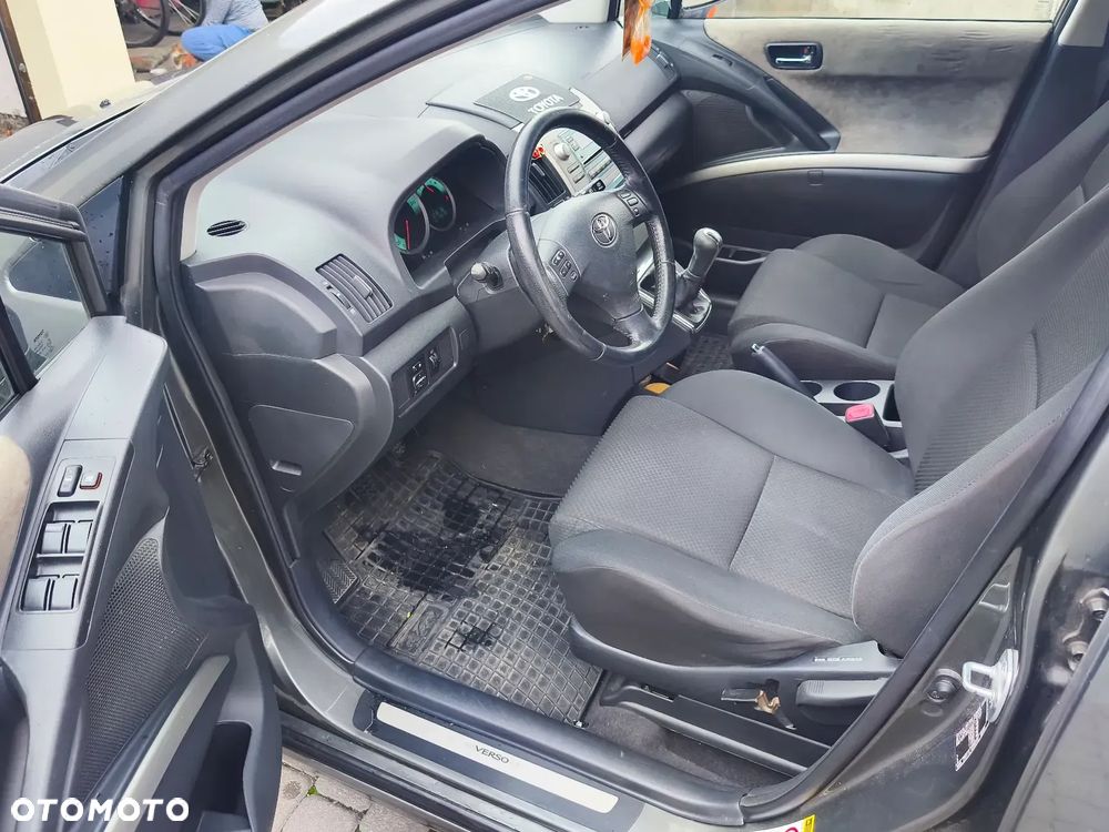 Toyota Corolla Verso - 8