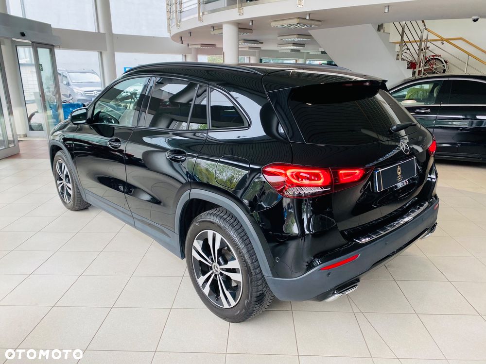 Mercedes-Benz GLA 180 Progressive - 11