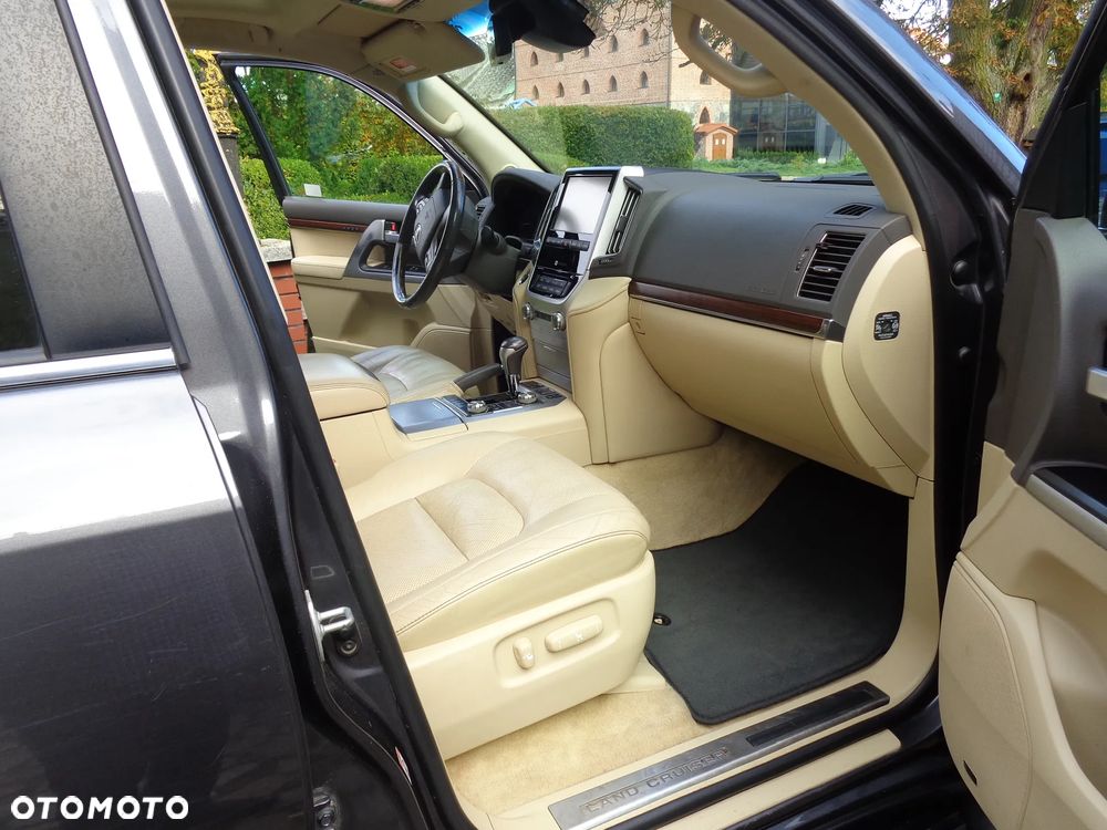 Toyota Land Cruiser - 9