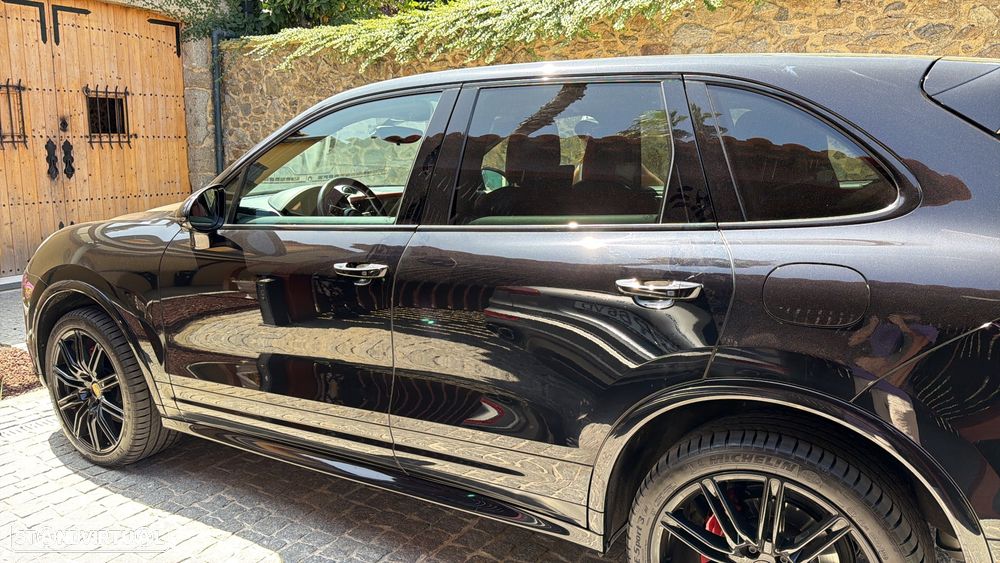 Porsche Cayenne S - 4