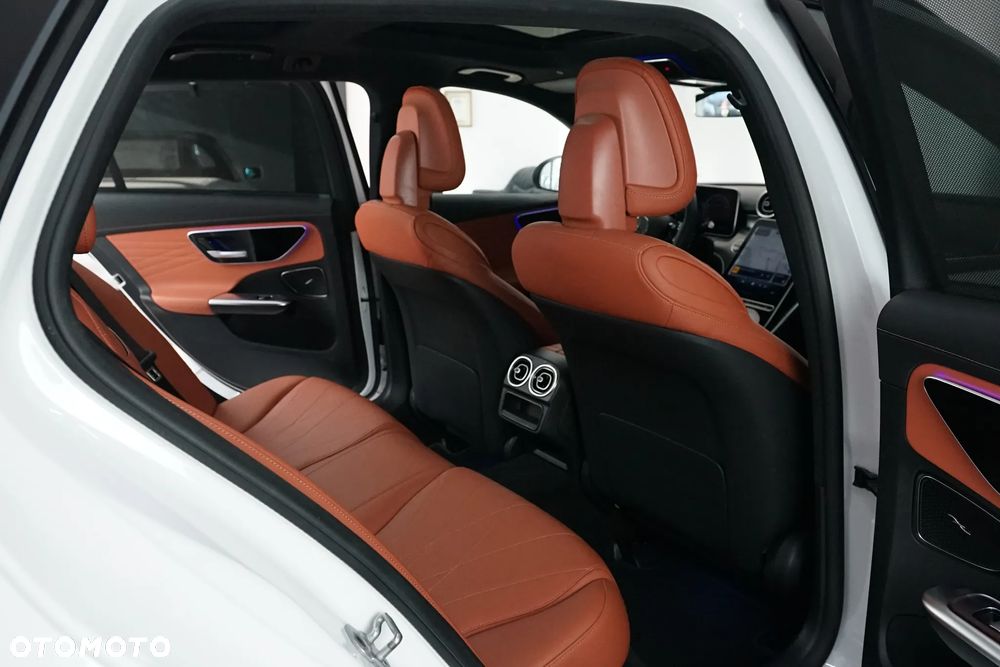 Mercedes-Benz Klasa C 300 4Matic T 9G-TRONIC AMG Line - 22