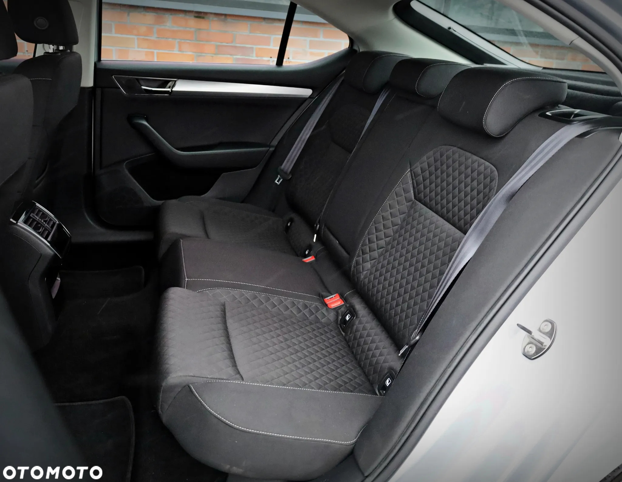 Skoda Superb 2.0 TDI SCR Ambition - 25