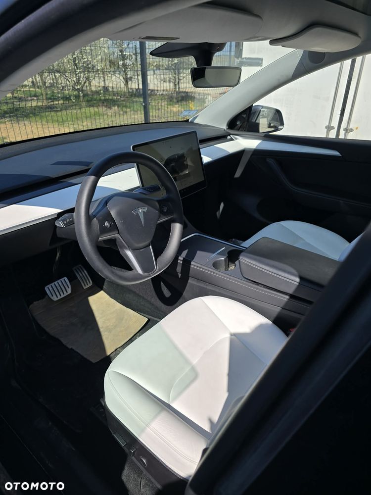Tesla Model Y Long Range AWD - 7