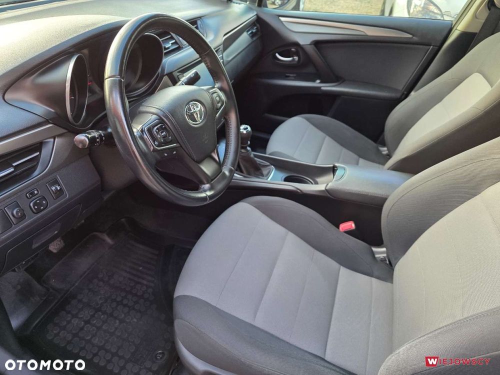 Toyota Avensis - 13